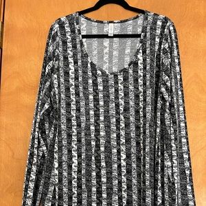 Black and white feather design LulaRoe Lynnae long sleeve shirt size 2XL.